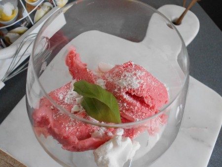 Aardbeienijs